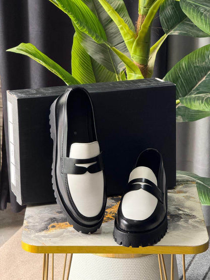 WHITE & BLACK CHUNKY PENNY LOAFERS – CLASSIC & VINTAGE